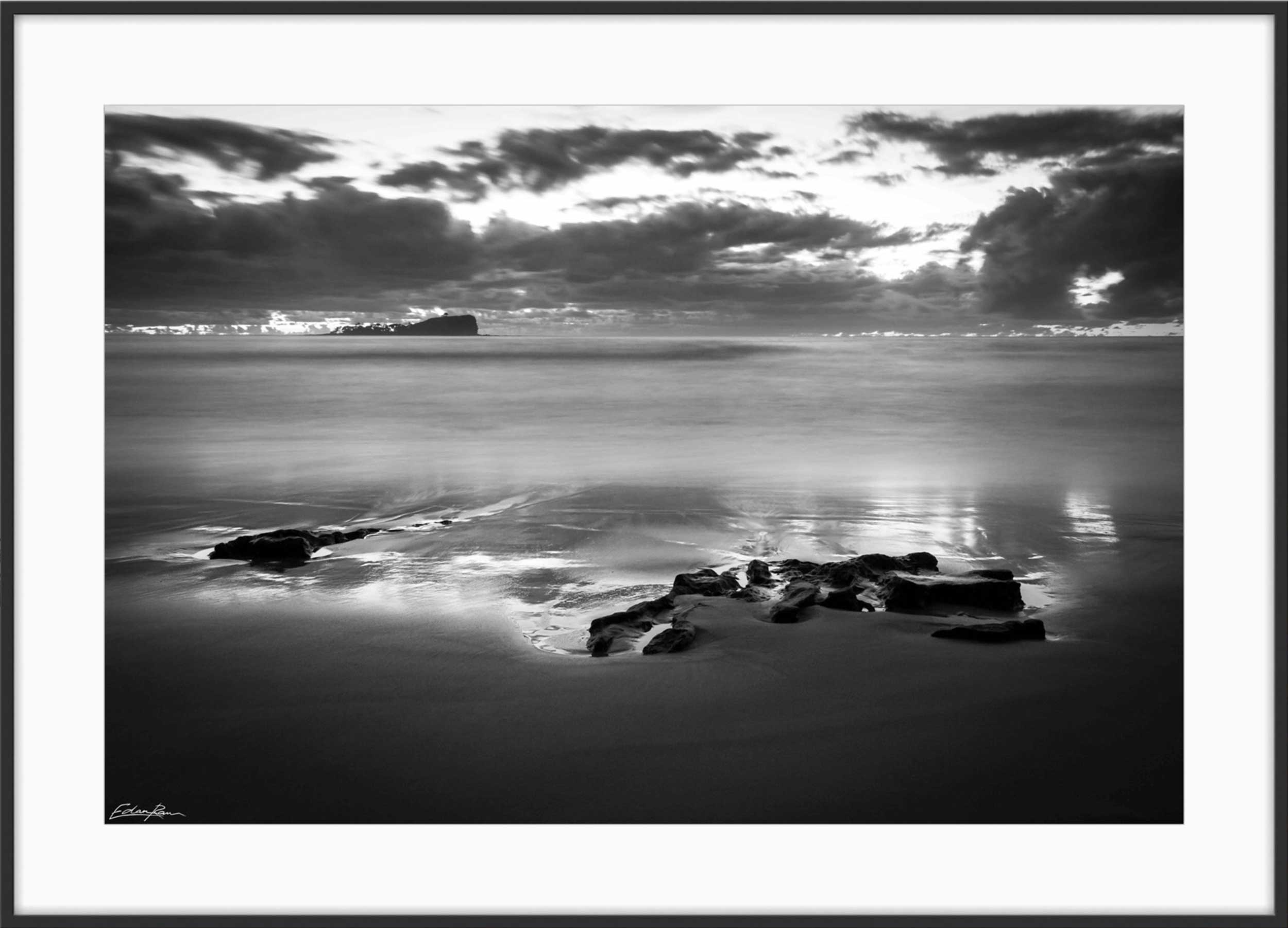 Mudjimba Monochrome